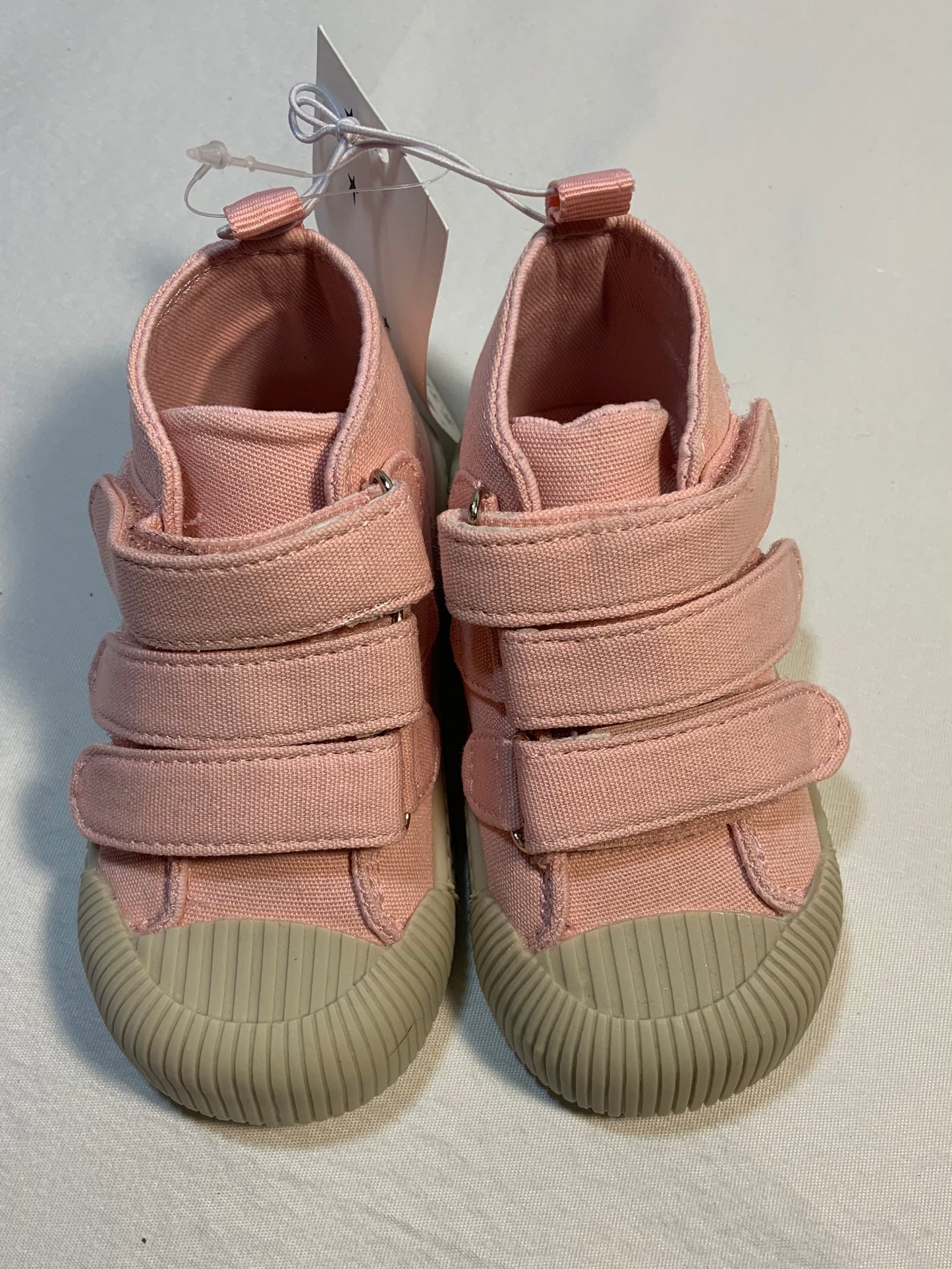 Babies r us • 6T Velcro Shoe